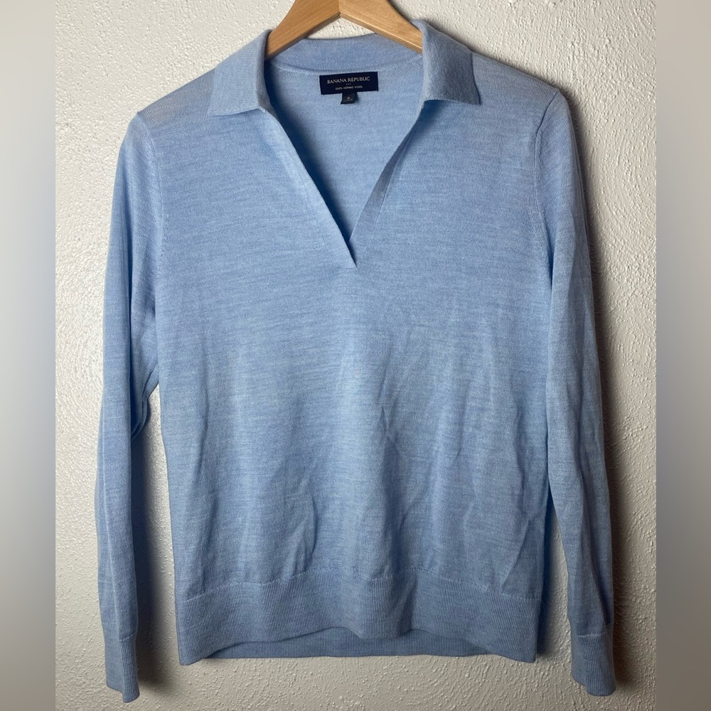 Women’s Banana Republic Baby Blue V-Neck Merino Wool Sweater Top